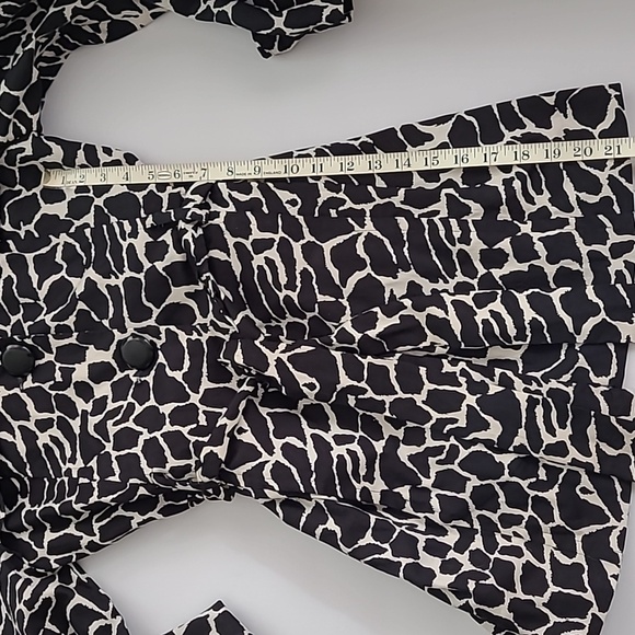 Luii Animal-print Belted Short Trench Coat - Picture 6 of 8